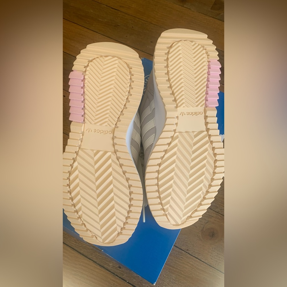 💗‼️ ADIDAS BRAND NEW ‼️💗 - Picture 5 of 6